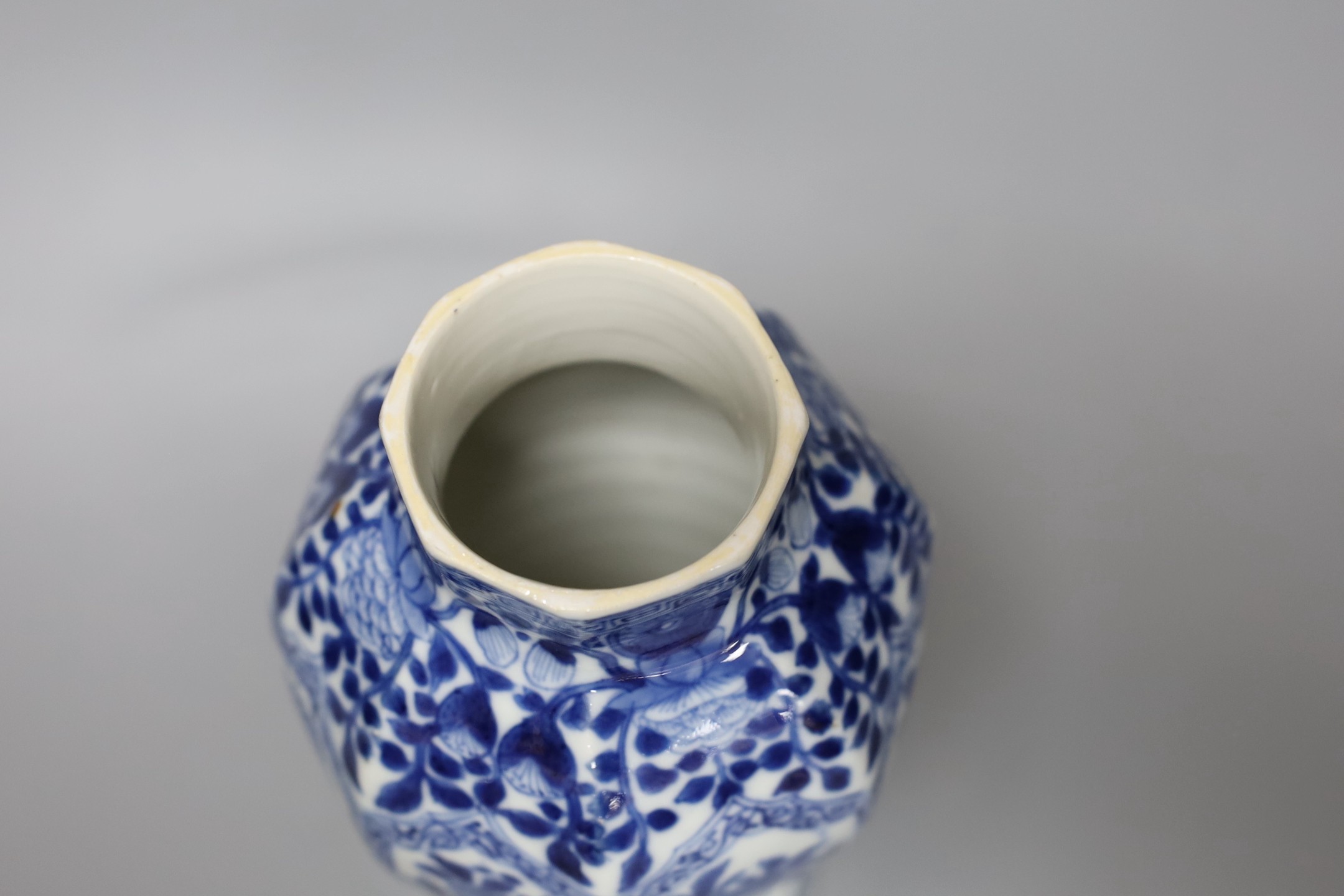 A Chinese blue and white vase, Kangxi period, 23 cms high